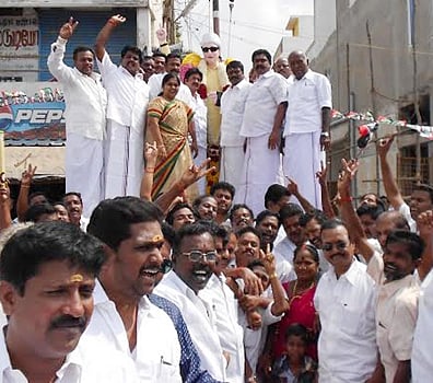 சிதம்பரத்தில் எம்ஜிஆர் பிறந்தநாள் விழா: இரு எம்எல்ஏக்கள் பங்கேற்பு